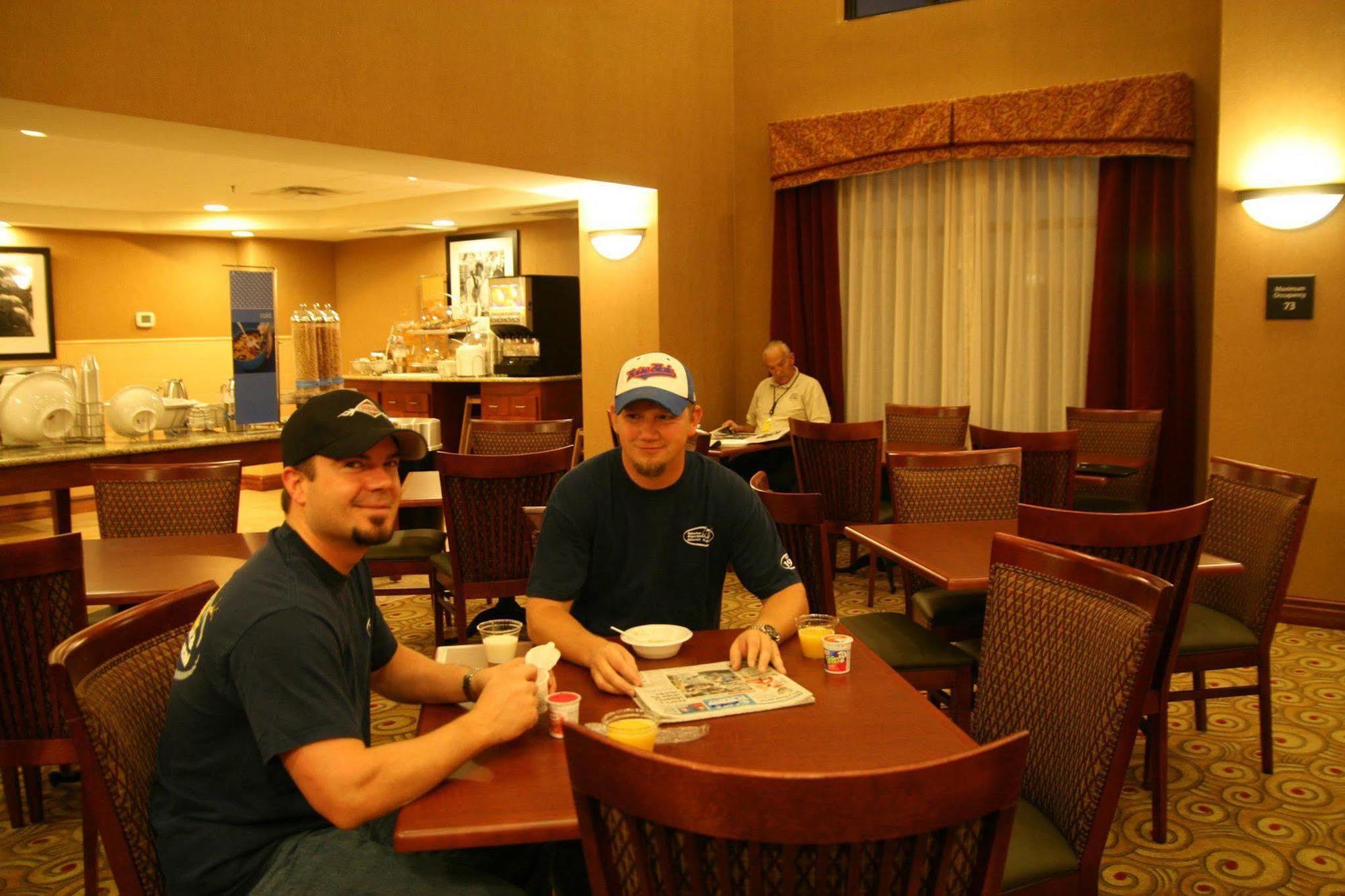 Hampton Inn & Suites Madisonville Restoran fotoğraf